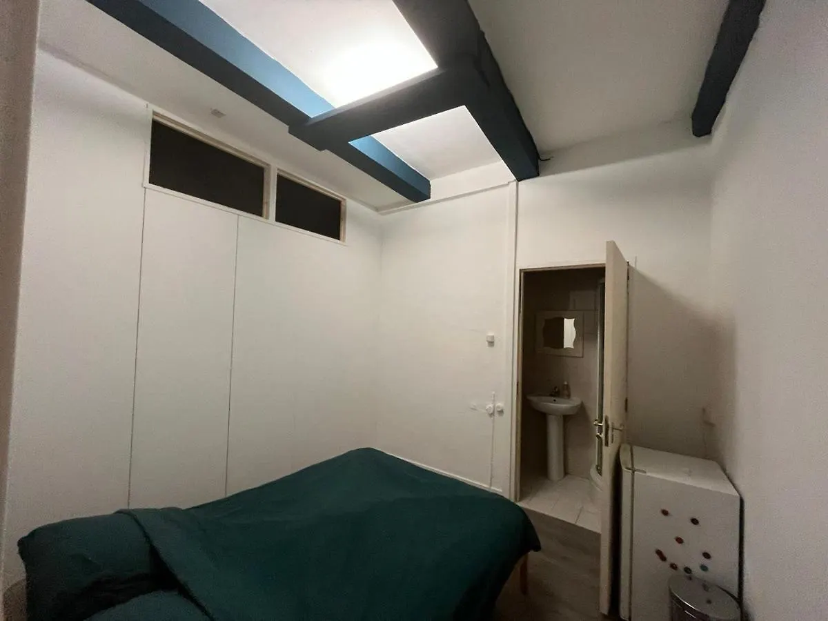 Guest house Iru, Not For Parties, Not A Hotel, Room With No Kitchen Amsterdam
