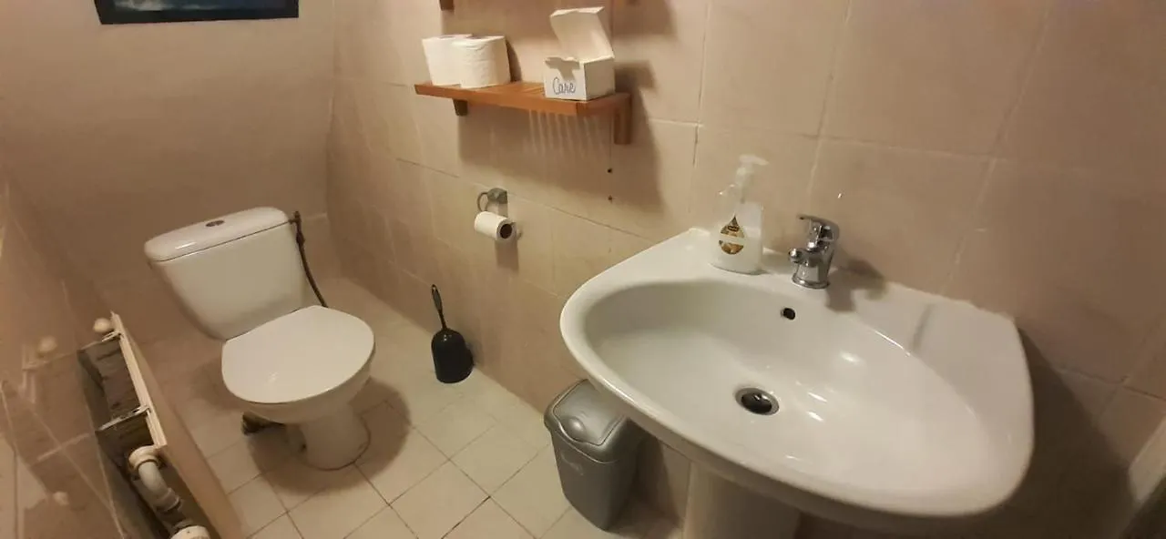 Iru, Not For Parties, Not A Hotel, Room With No Kitchen Amsterdam